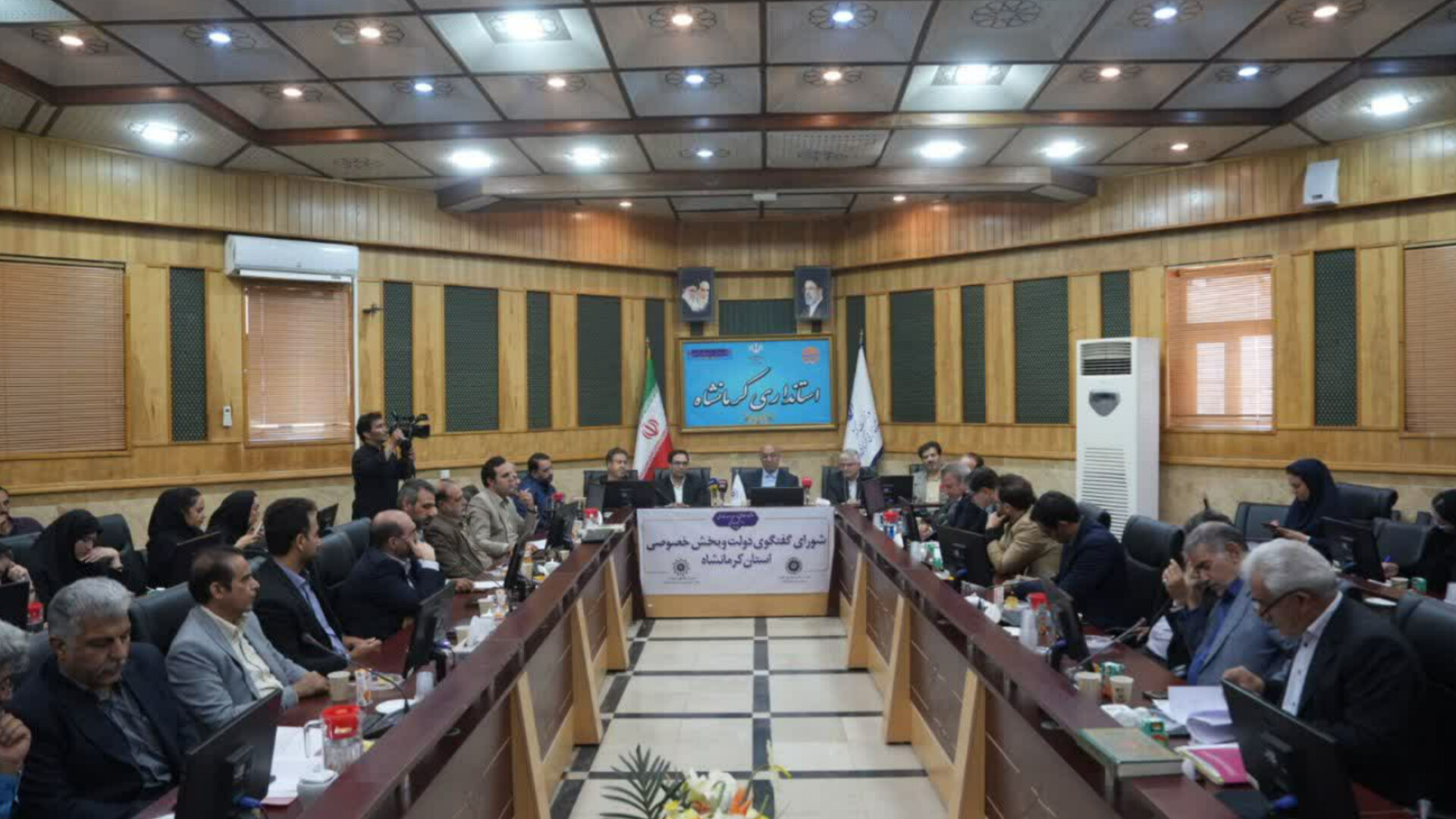 استاندار کرمانشاه: تنوعبخشی به صادرات، راهبرد افزایش سهم استان از بازار عراق است استاندار کرمانشاه بخش خصوصی168
