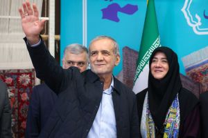 سفر دکتر پزشکیان رئیس جمهور به شرق استان تهران
نشست با هنرمندان و فعالان صنایع دستی