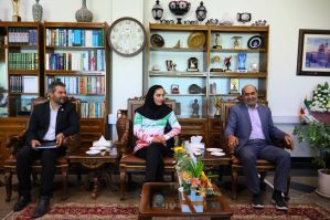 استاندار همدان با «زهرا نجاتی عارف» کاپیتان ملی پوش همدانی تیم والیبال نشسته دیدار و گفتگو کردند.