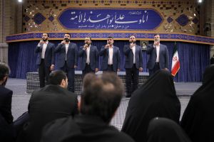 رهبر انقلاب در دیدار خانواده شهیدان سلیمانی و یاران همراه وی و جمعی از خانواده شهدای اقتدار