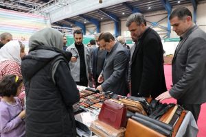 بازدید استاندار ایلام از نمایشگاه «روستا‌آباد»