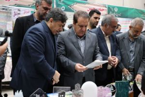 بازدید استاندار ایلام از نمایشگاه «روستا‌آباد»