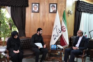 دیدار استاندار کرمانشاه با خانواده شهیده ملینا اسدی