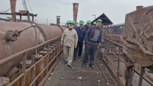 بازدید وزیر صمت و استاندار از دو شرکت فولادی در خوزستان